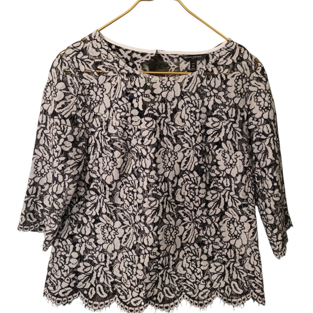 Banana Republic black & white guipure lace top - MP      F35